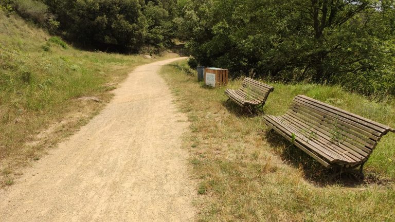 Bancos via verde carrilet I al lado Gorg den Valls sant feliu de pallerols 1 768x432