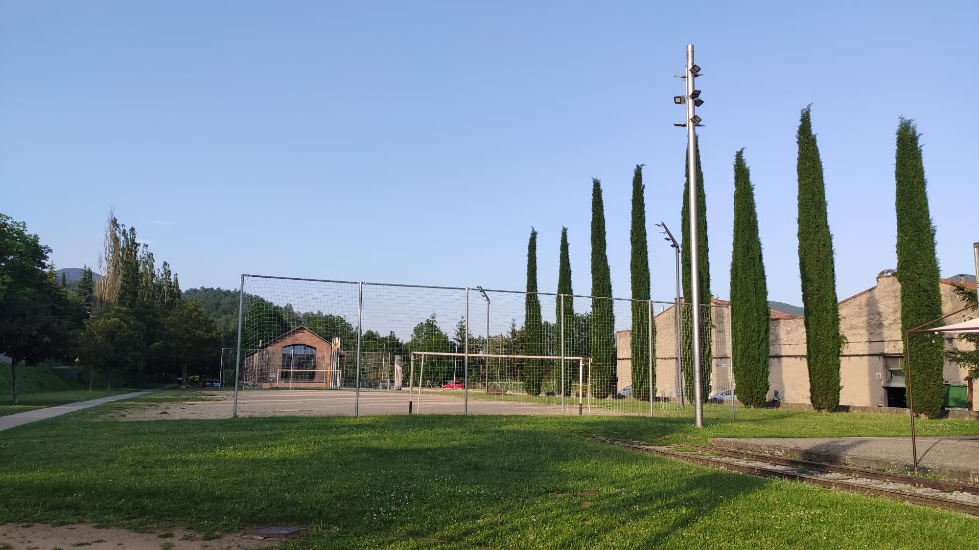 Campo de futbol y basquet