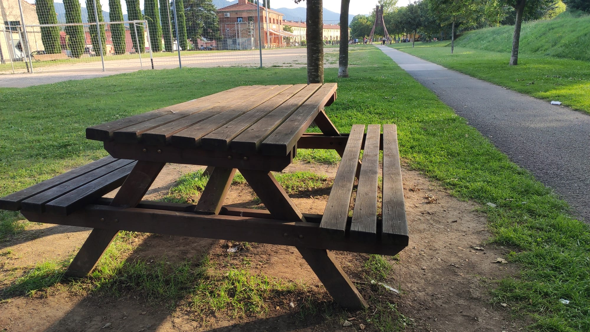 picnic y pista futbol y basquet st. joan de les abadesses