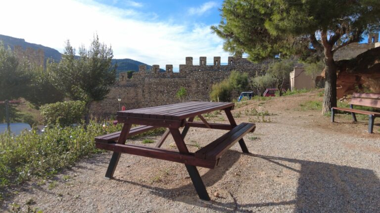 Mesa de picnic y 3 bancos montblanc interior muralla DJI 0838 mappicnic 768x432