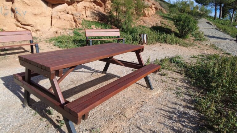 Mesa de picnic y 3 bancos montblanc interior muralla DJI 0840 mappicnic 768x432