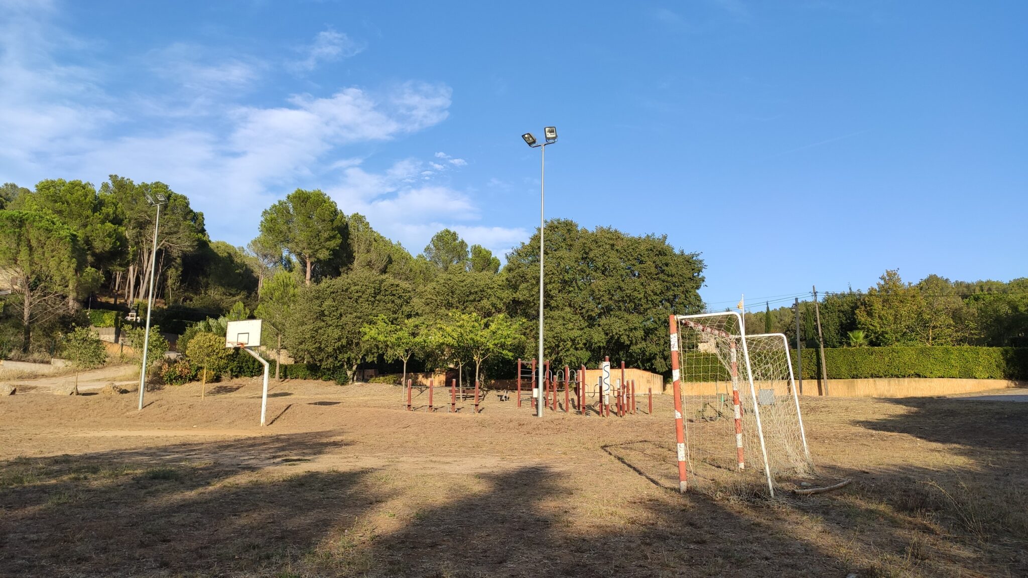 zona de picnic parque infantil saus camallera i llampaies17 2048x1152