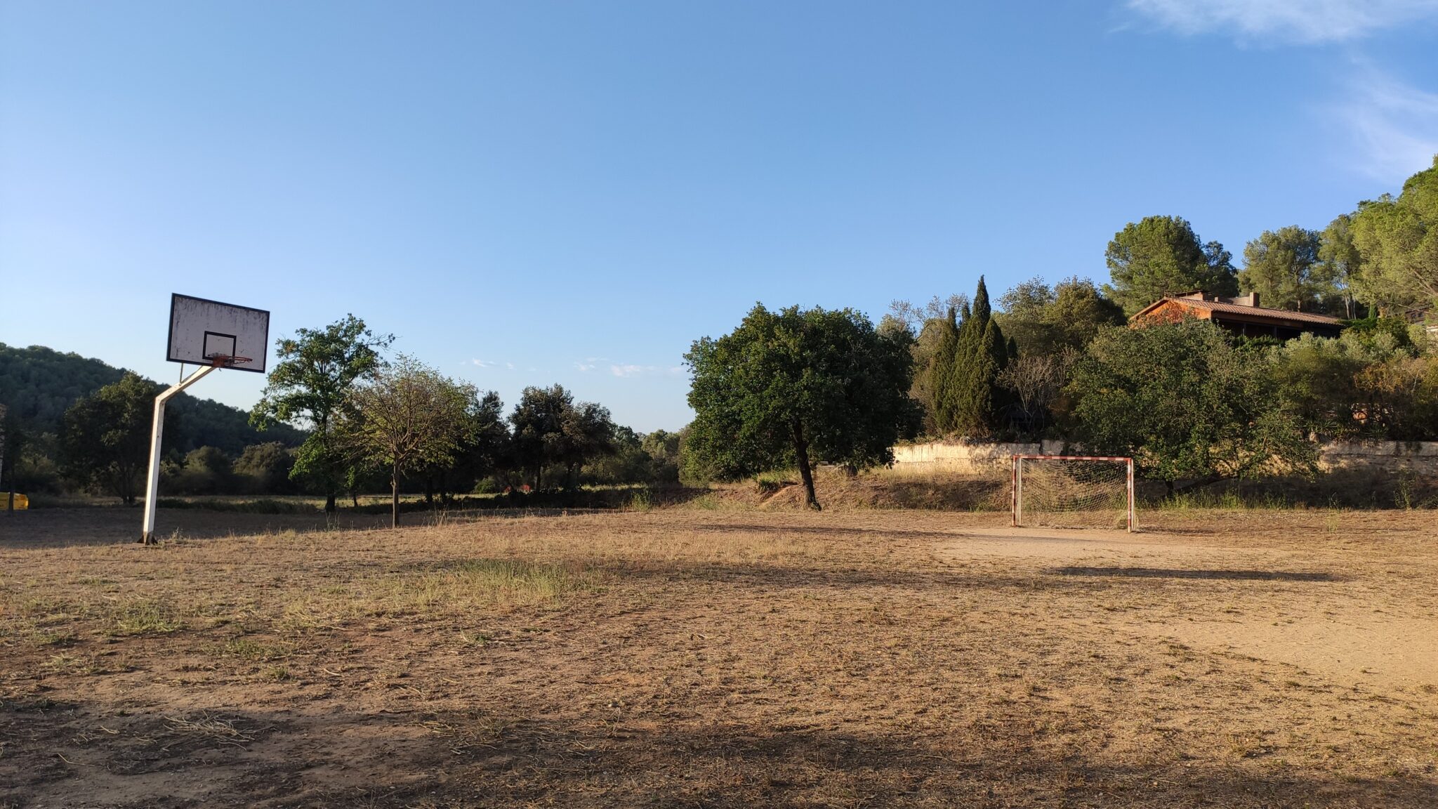 zona de picnic parque infantil saus camallera i llampaies20 2048x1152