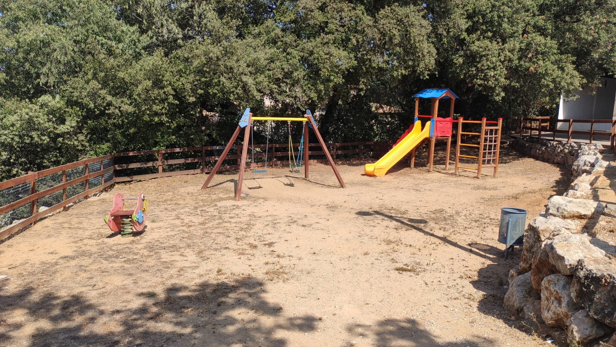zona de picnic saus camallera i llampaies3 2048x1152