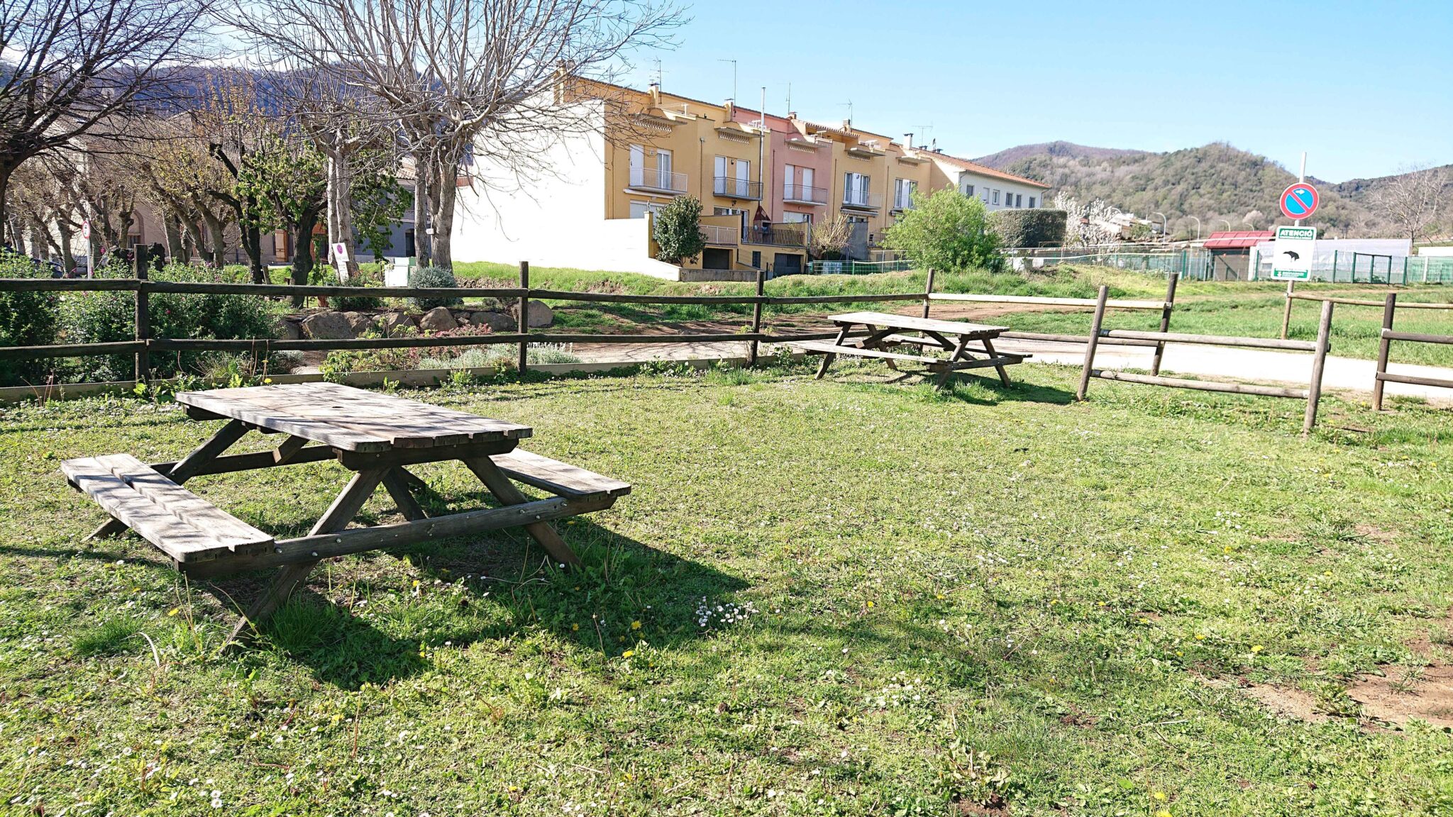 picnic area dautocaravanes santa pau 2048x1152