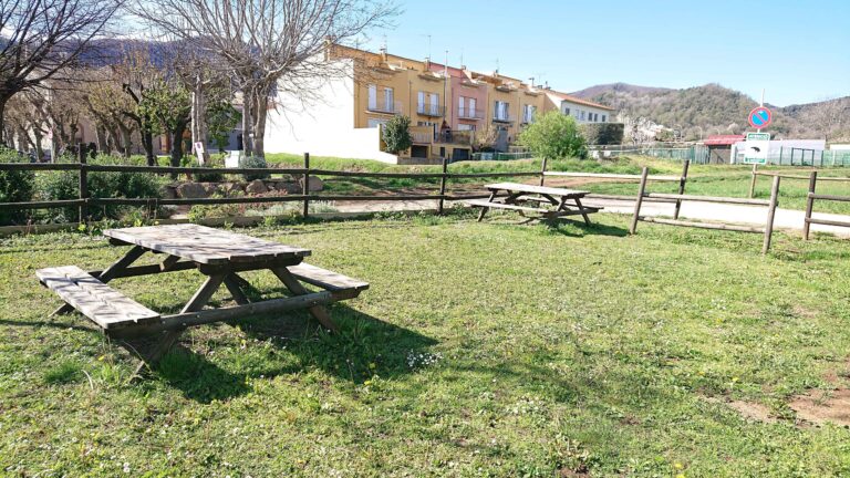 picnic area dautocaravanes santa pau 768x432