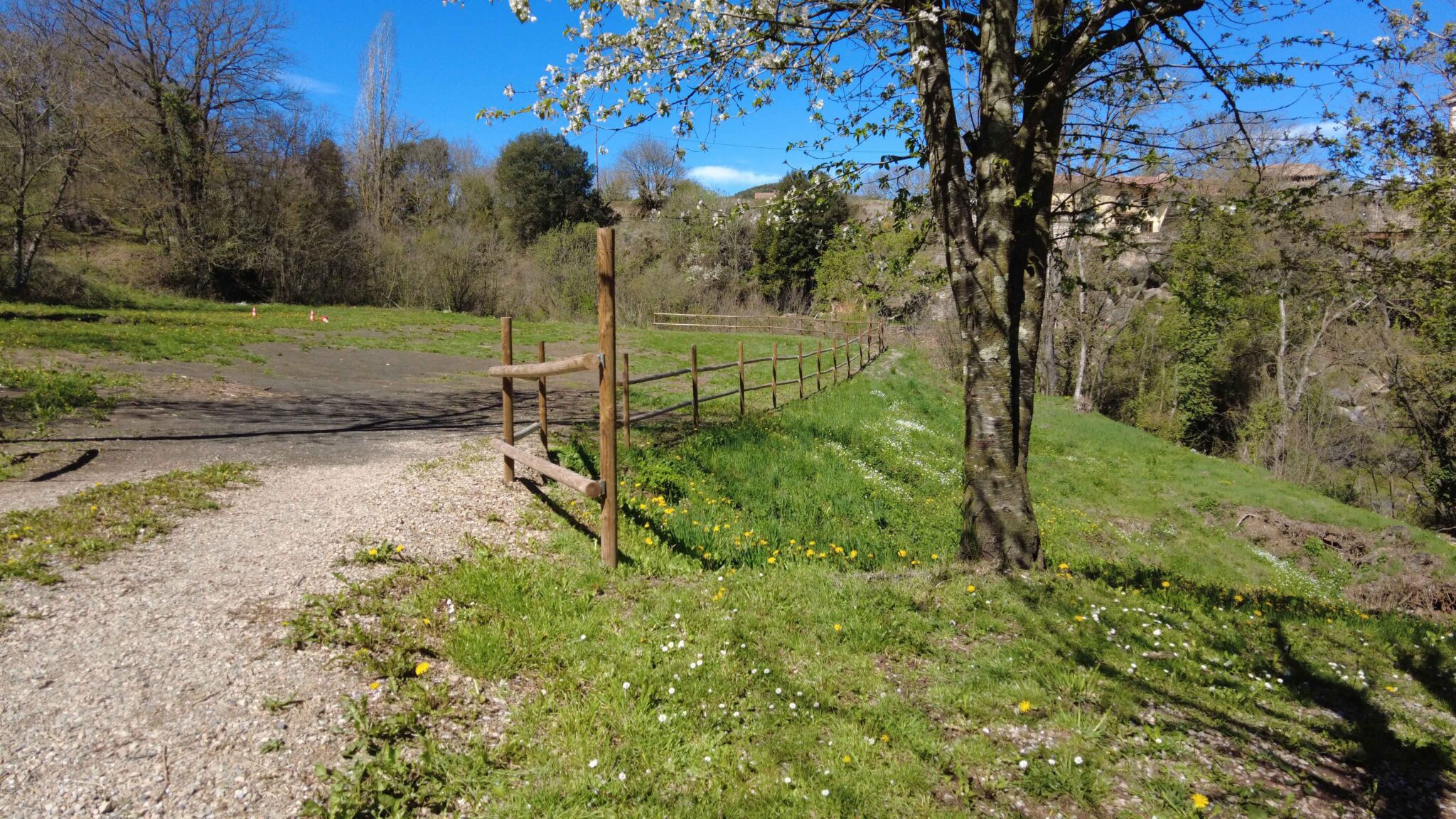 zona de picnic aparcament public santa pau6 mappicnic 2048x1152
