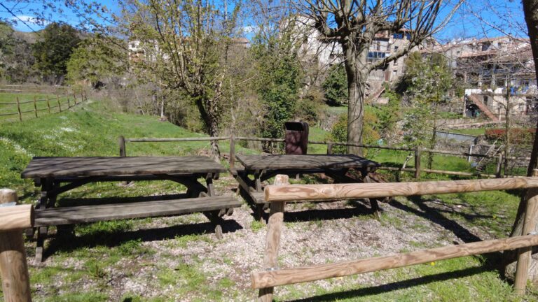 zona de picnic aparcament public santa pau7 mappicnic 768x432