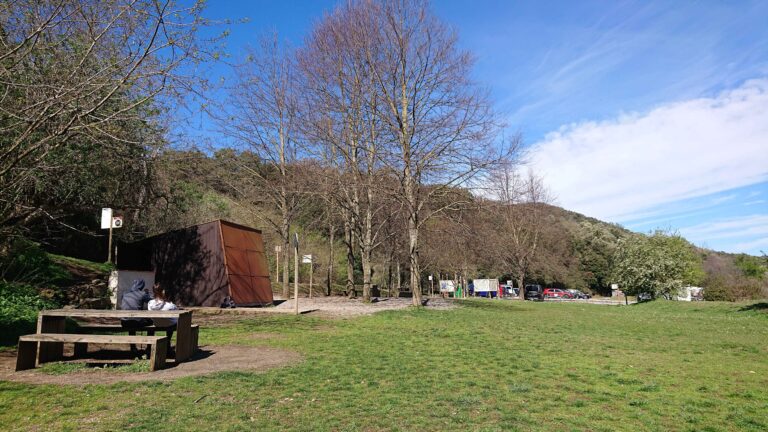 zona de picnic aparcament volca santa margarida i croscat5 768x432