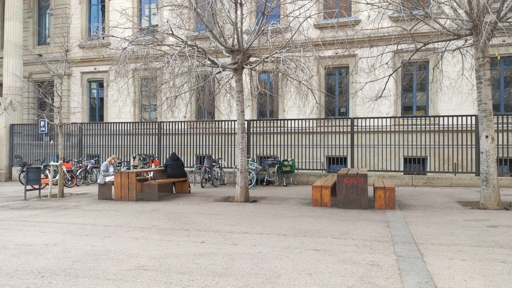 Zona de picnic Facultad de Medicina Barcelona5 2048x1152