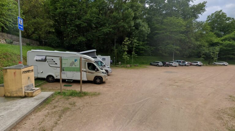 area de autocaravanas parc de les 7 fonts sant julia de vilatorta 1 768x428