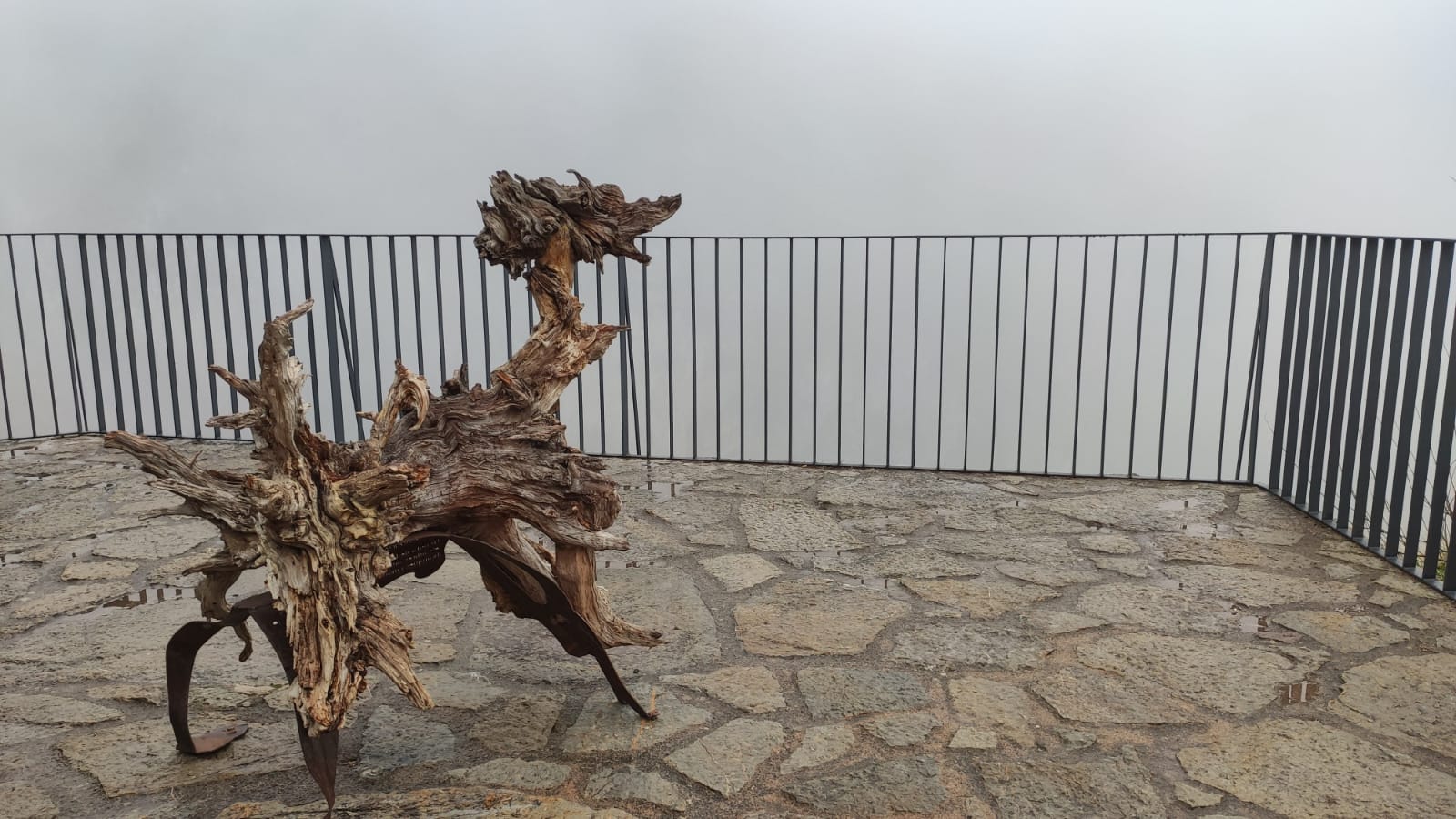 Mesa Picnic Placa del castell castellar de nhug 2