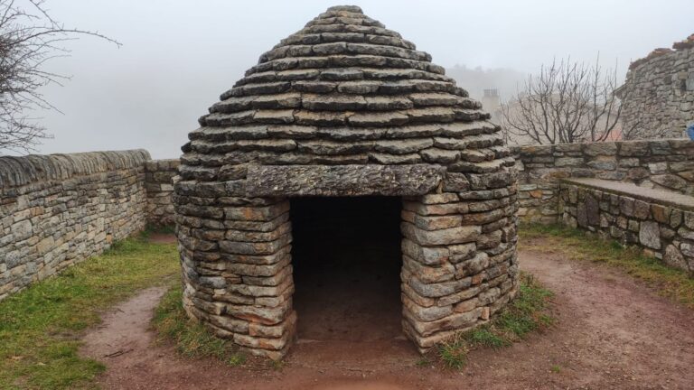 Mesa Picnic Placa del castell castellar de nhug 4 768x432