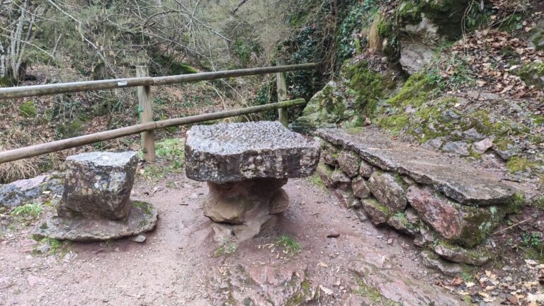 Mesa de piedra Picnic Picnic Les fonts del llobregat Castellar de nhug mappicnic 2 768x432