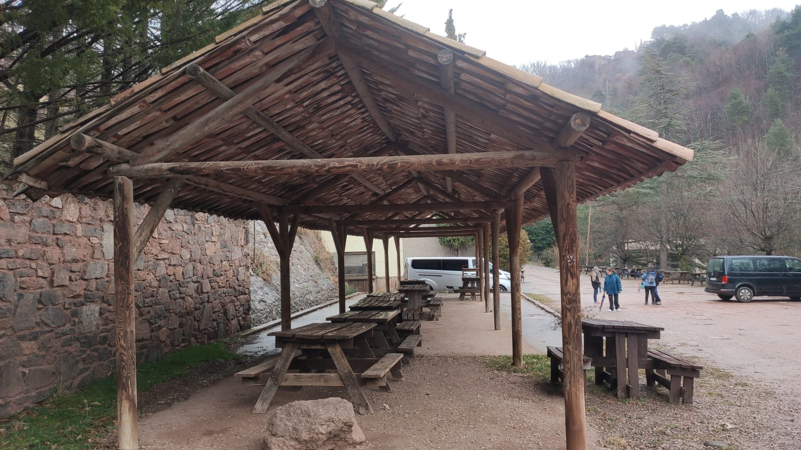 Picnic techado Les fonts del llobregat castellar de nhug 9