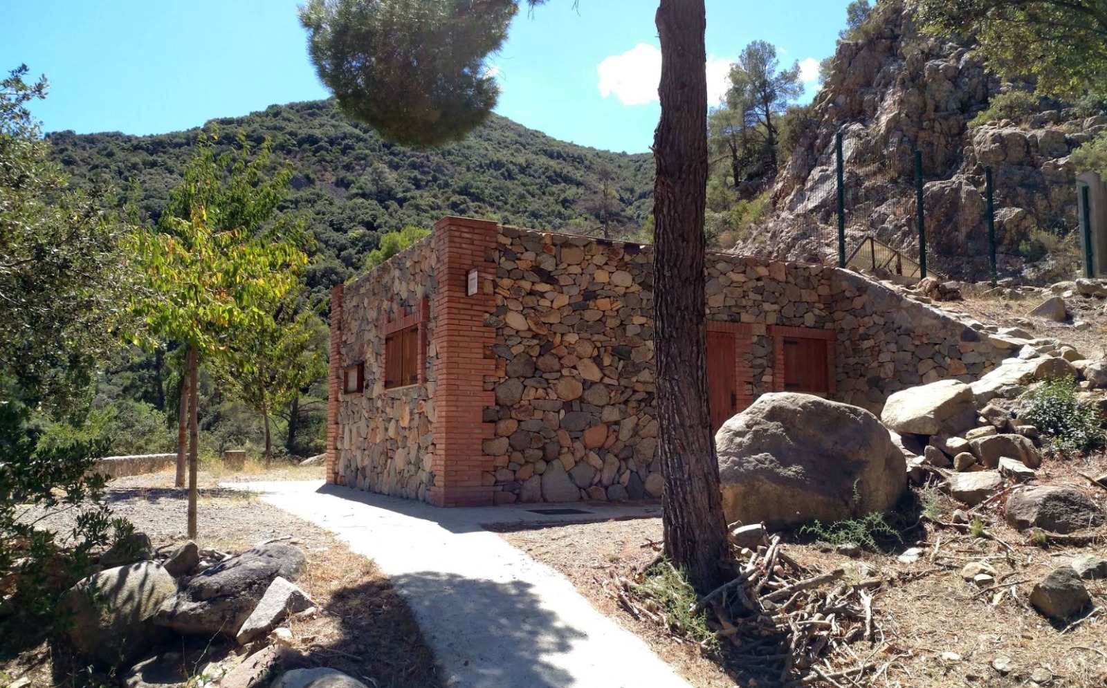 Area de lleure Roca de lAbella Vimbodi i Poblet ok 2