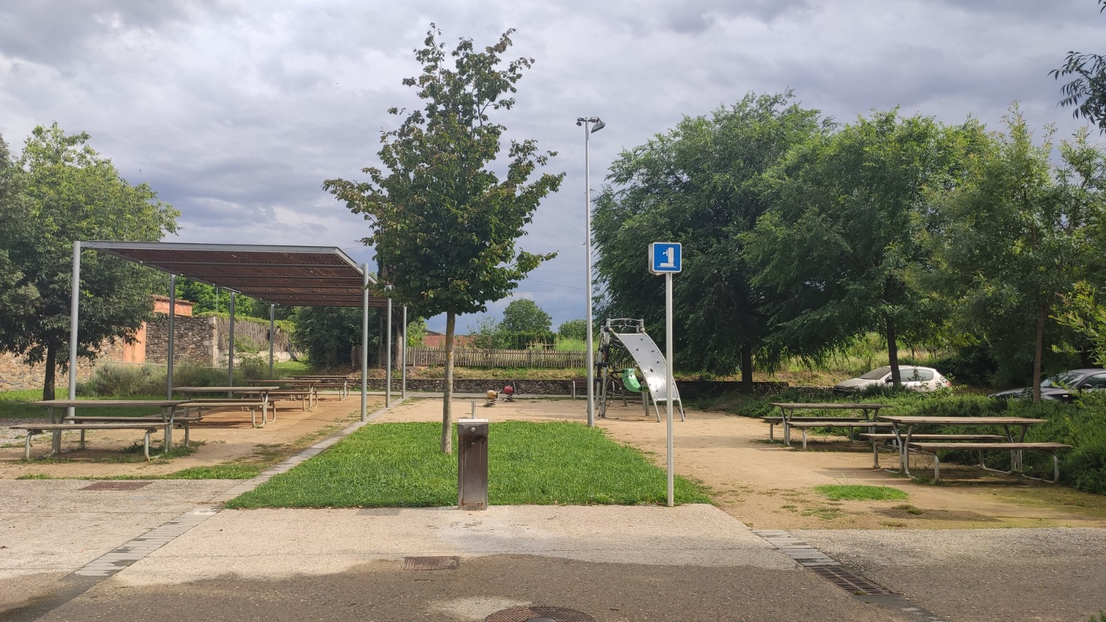 poble medieval pubol girona i zona de picnic 12