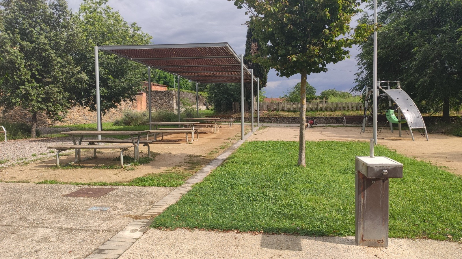 poble medieval pubol girona i zona de picnic 13