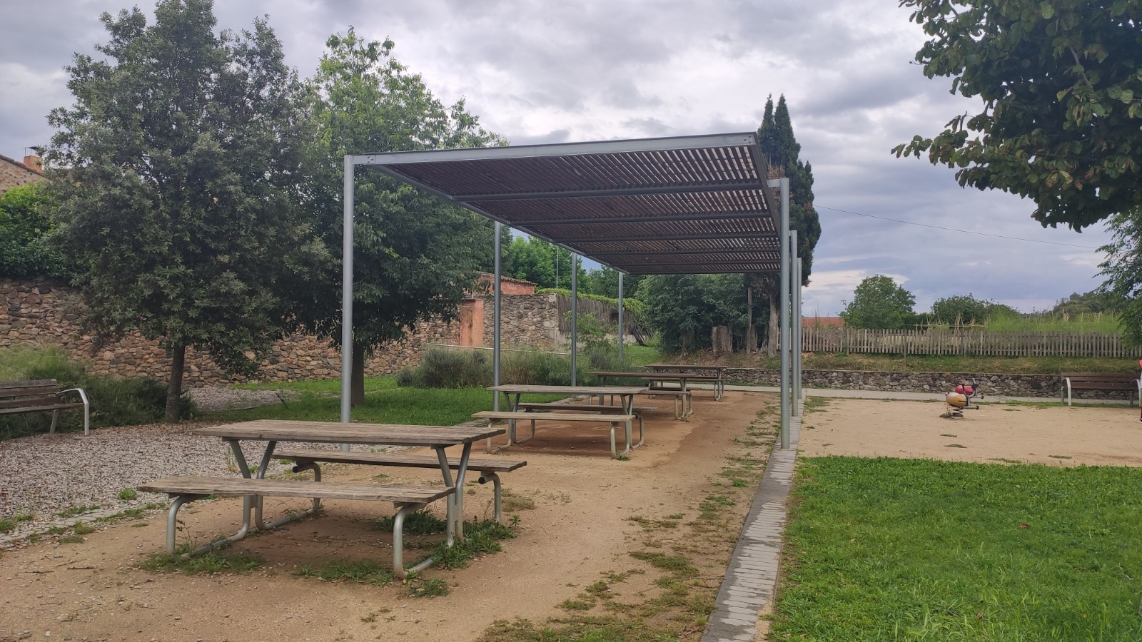 poble medieval pubol girona i zona de picnic 2