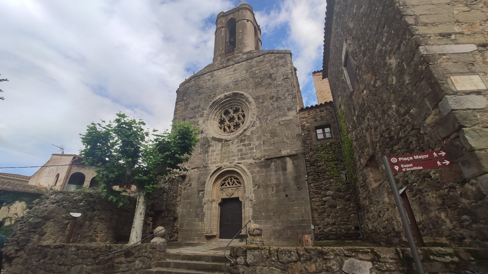 poble medieval pubol girona i zona de picnic 20
