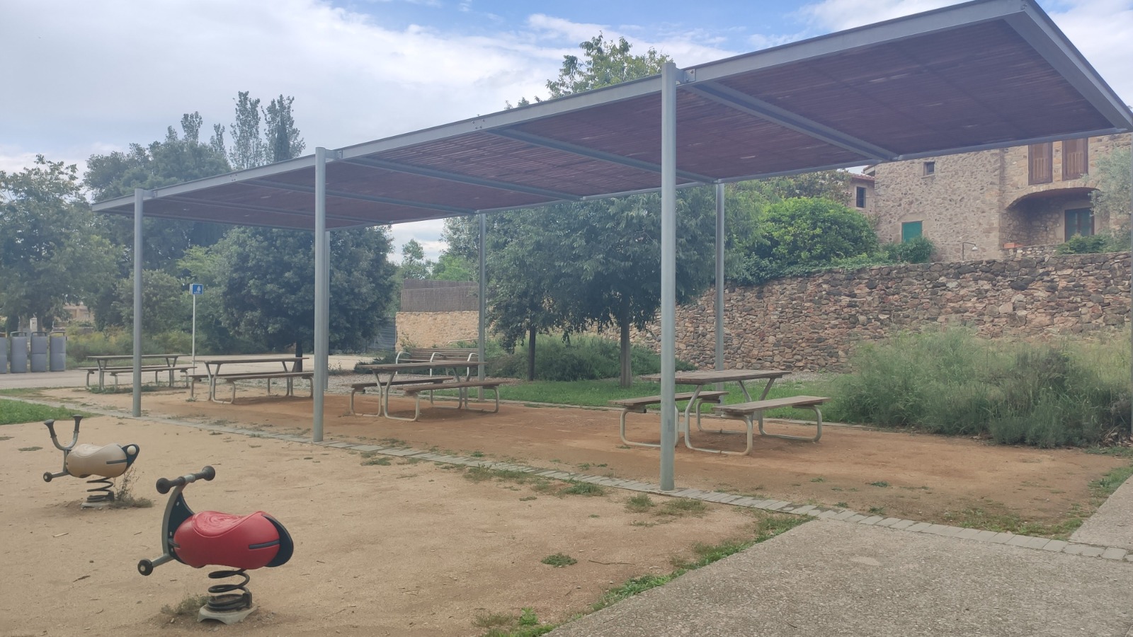 poble medieval pubol girona i zona de picnic 6