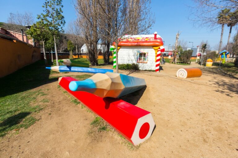 figuras lapices parc francesc macia malgrat 768x512